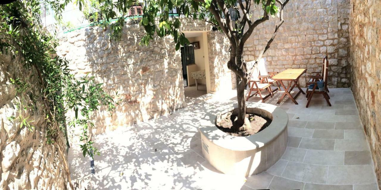 Authentico Deluxe Stari Grad Villa Стари Град Екстериор снимка