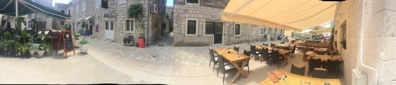 Authentico Deluxe Stari Grad Villa Стари Град Екстериор снимка